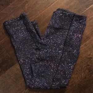 Lululemon Crop, super cute!!  Size 6